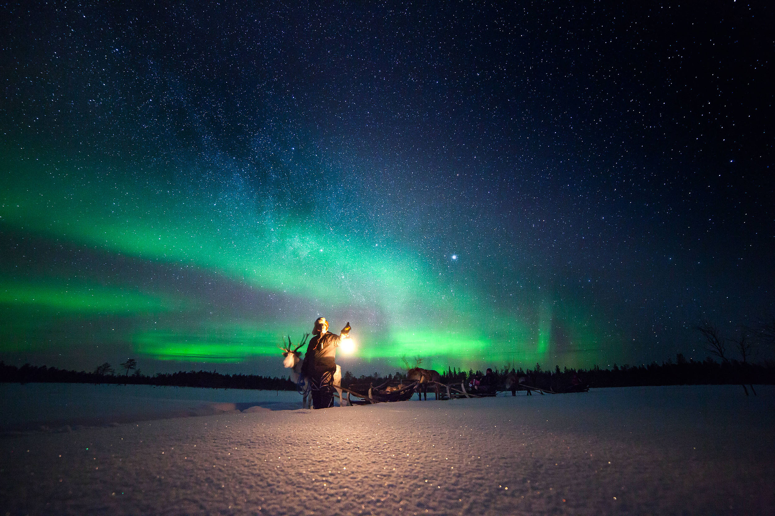 9245333675_3dc27f6b06_o_northern_lights_on_ice_optimized - Antti Pietikäinen