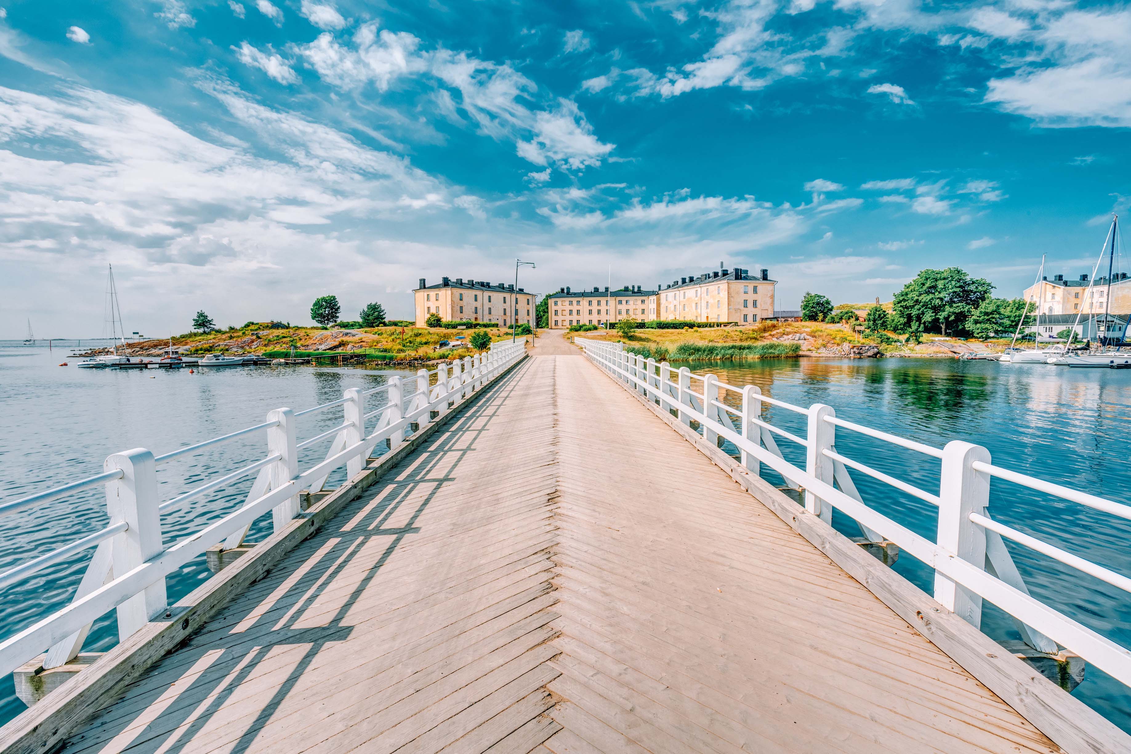 Panorama picture over a bridge leading to the Suomenlinna fortress island